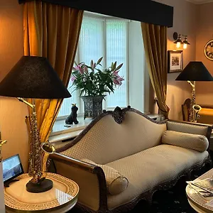 House Bed & Breakfast